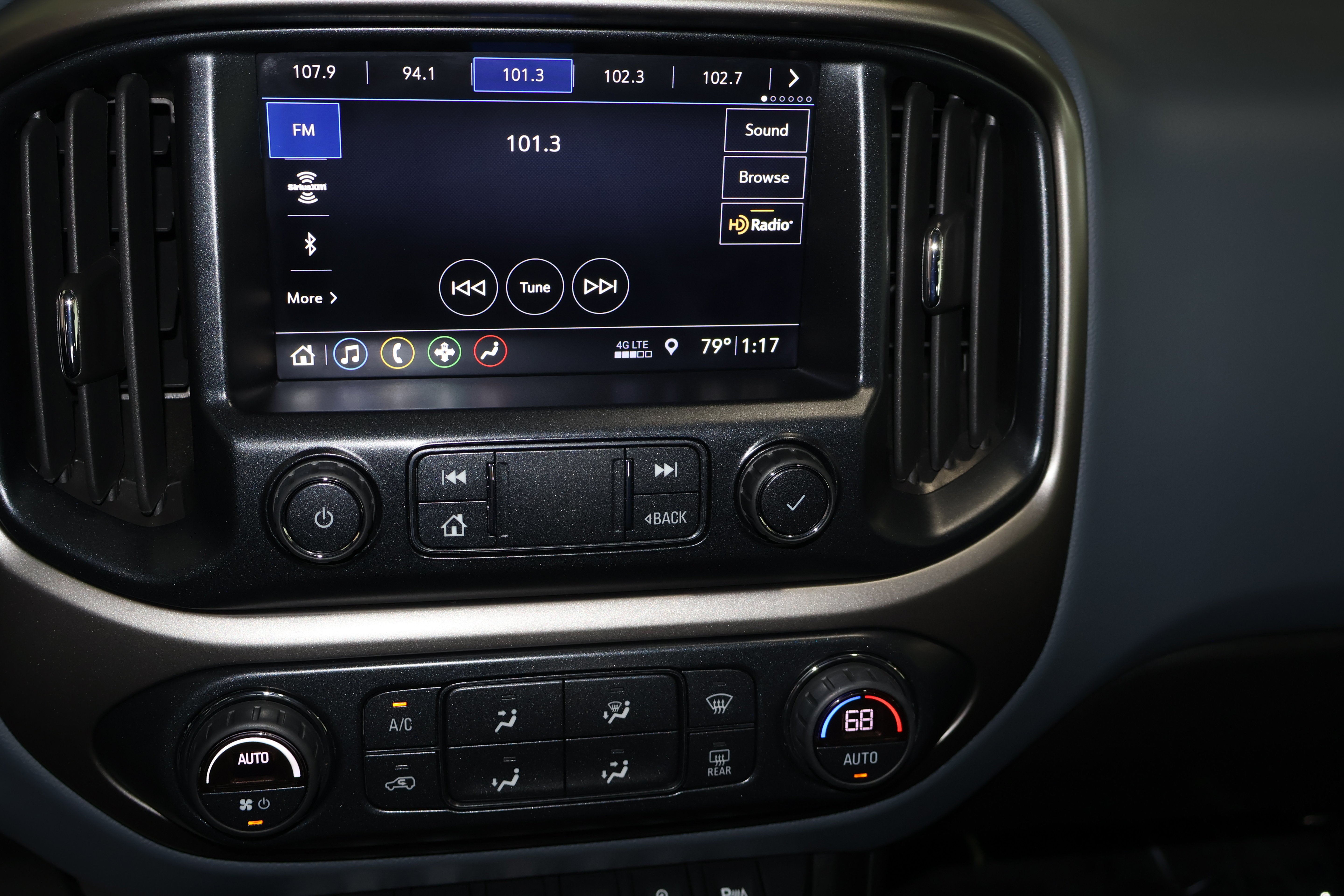 2020 Chevrolet Colorado Z71 - Photo 17