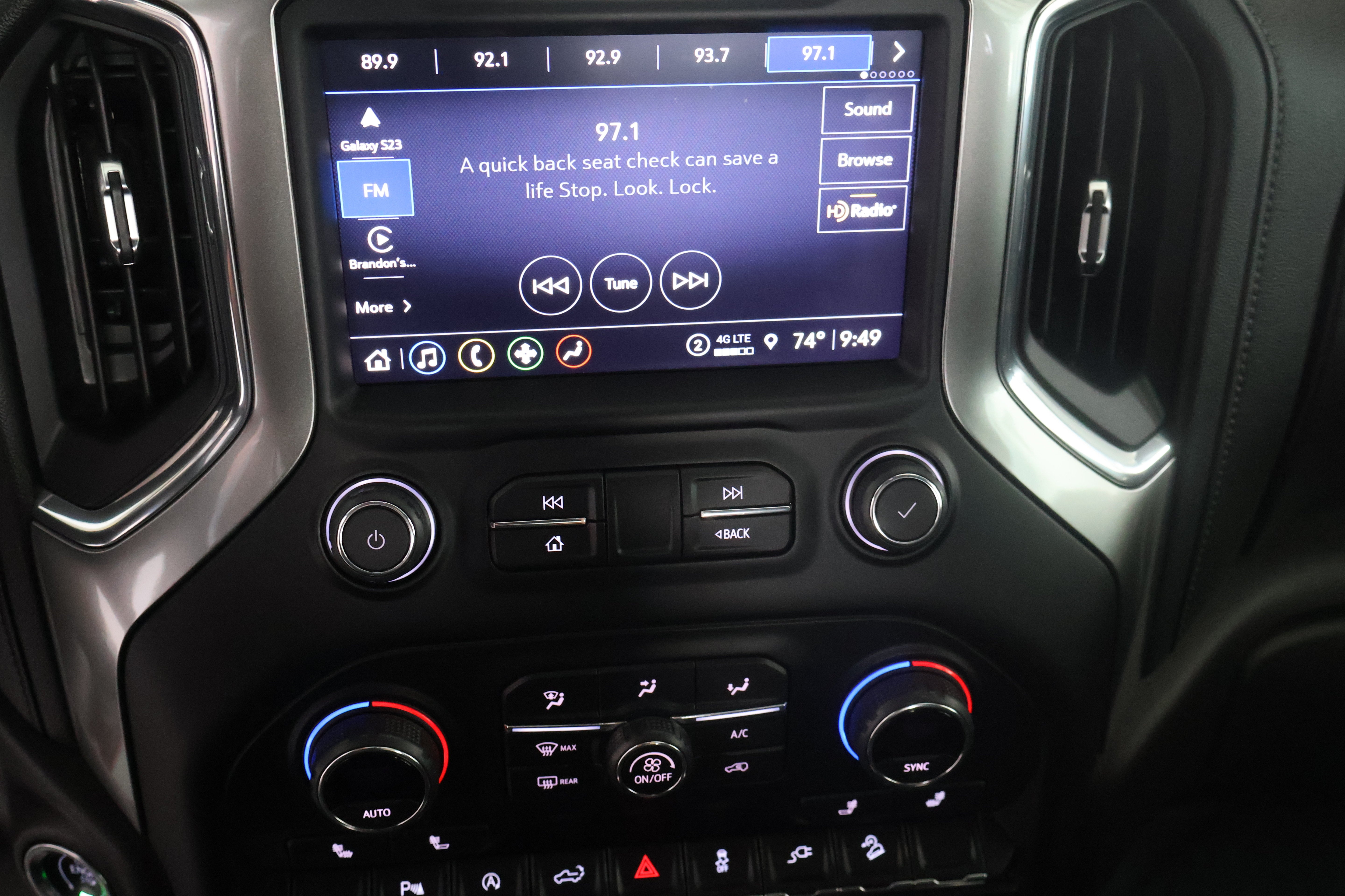 2021 Chevrolet Silverado 1500 RST - Photo 16