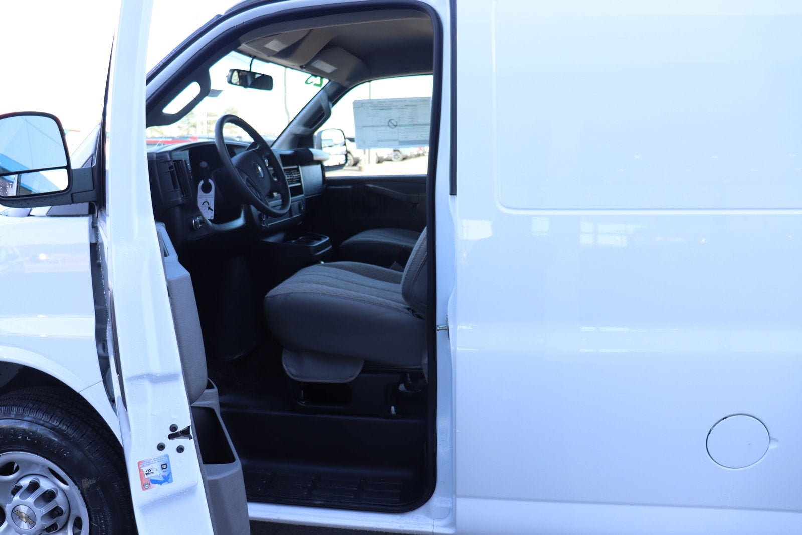 2025 Chevrolet Express Cargo 3500 WT