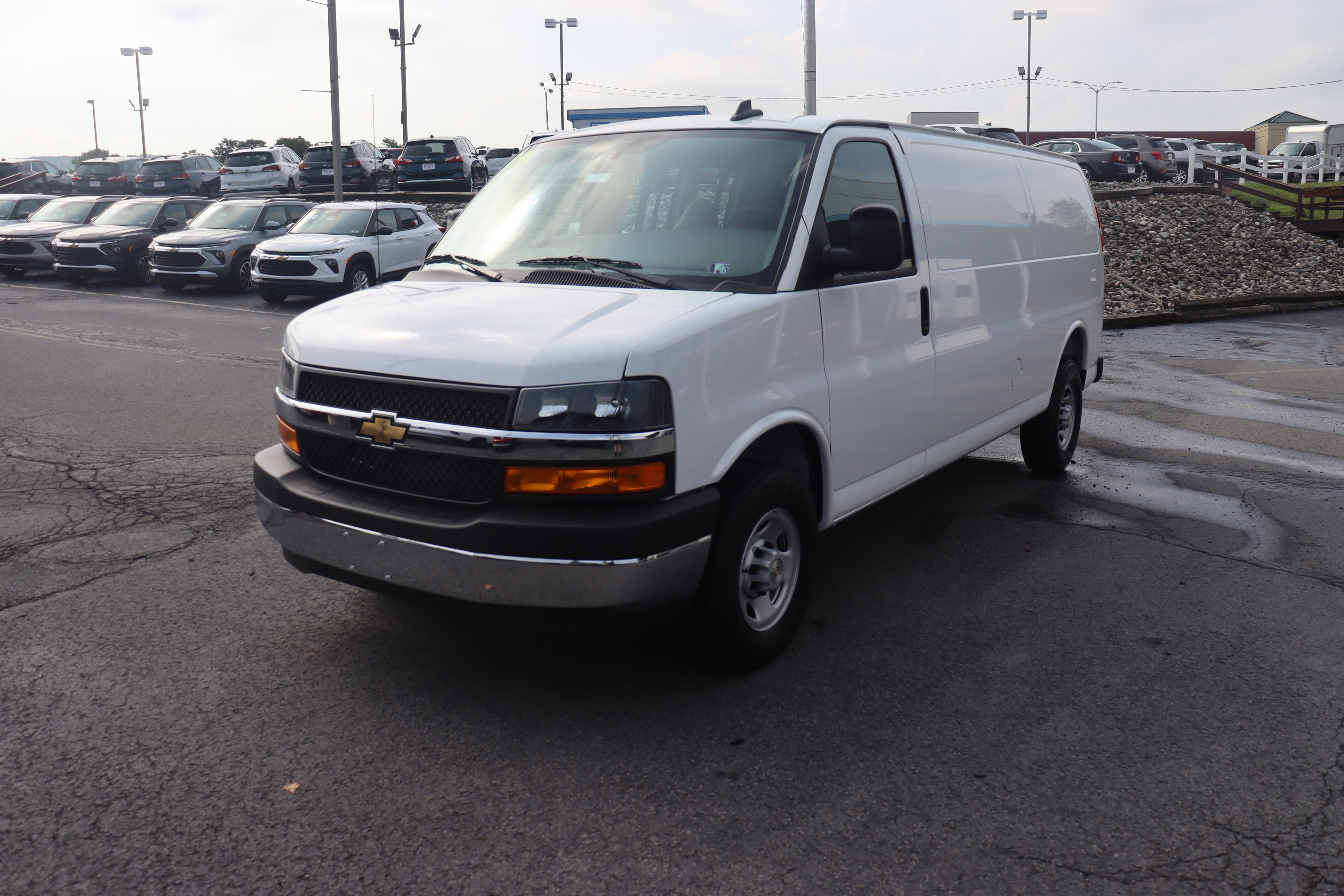 2025 Chevrolet Express Cargo 3500 WT