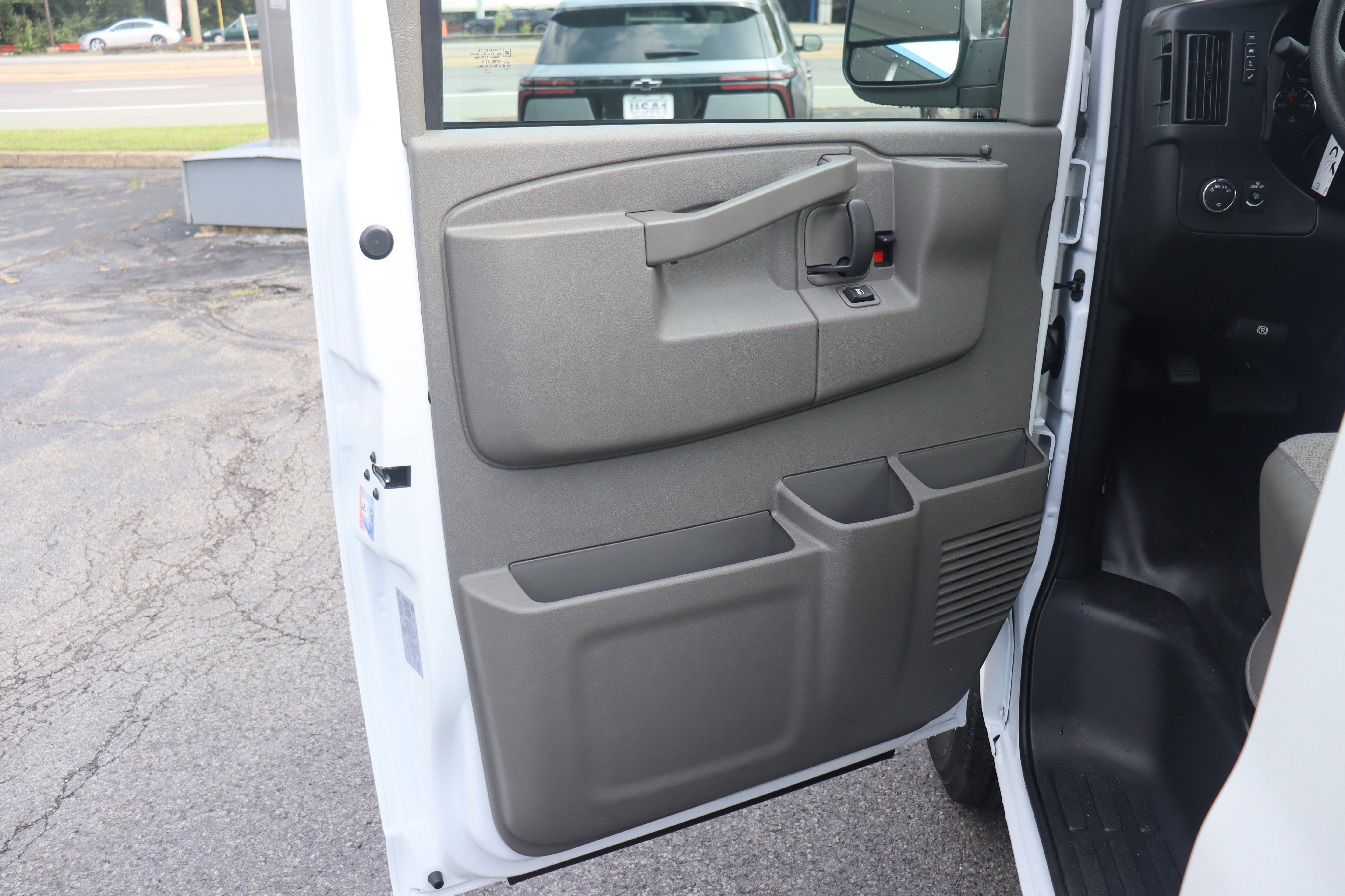 2025 Chevrolet Express Cargo 3500 WT