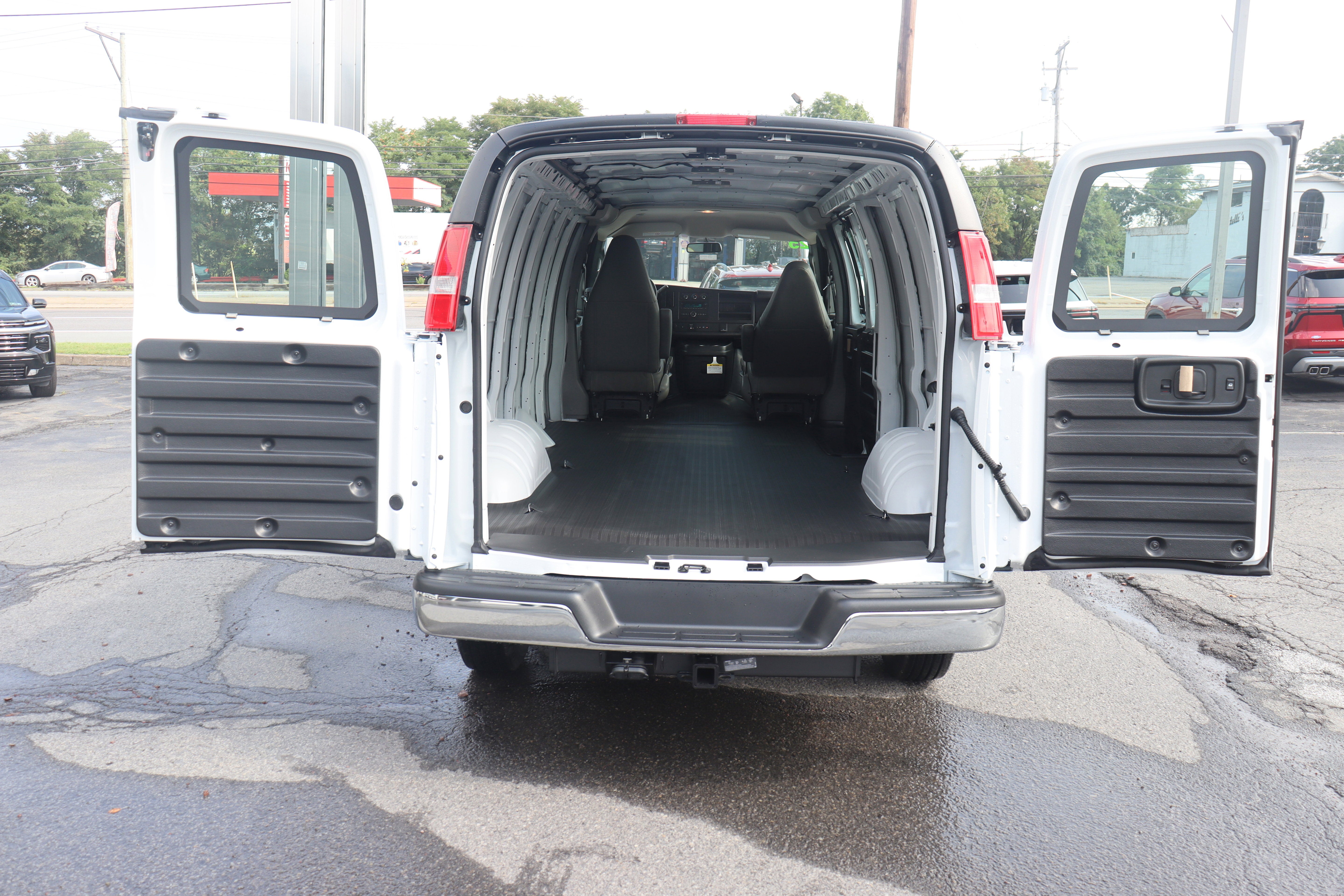 2025 Chevrolet Express Cargo 3500 WT