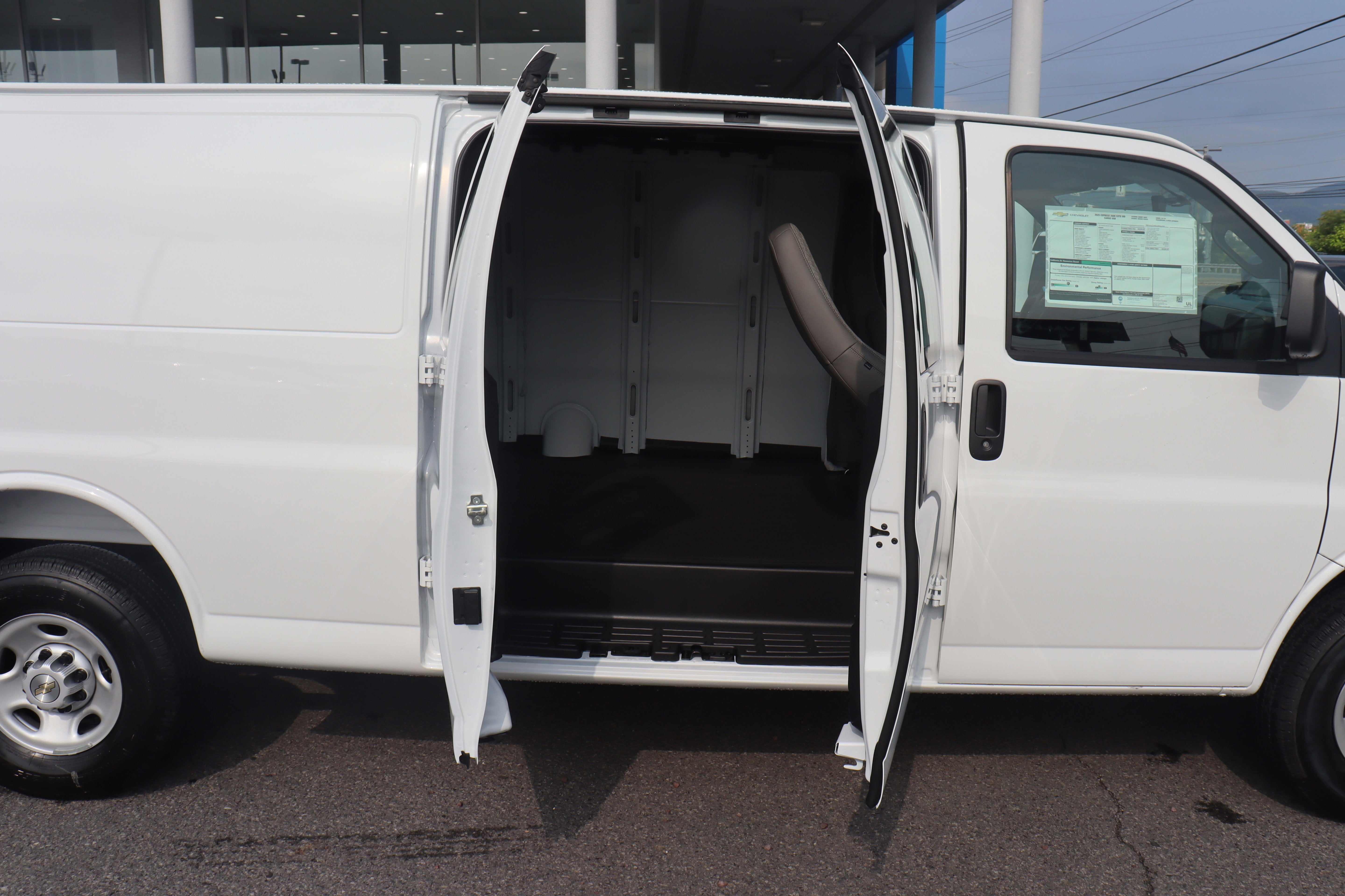 2025 Chevrolet Express Cargo 3500 WT