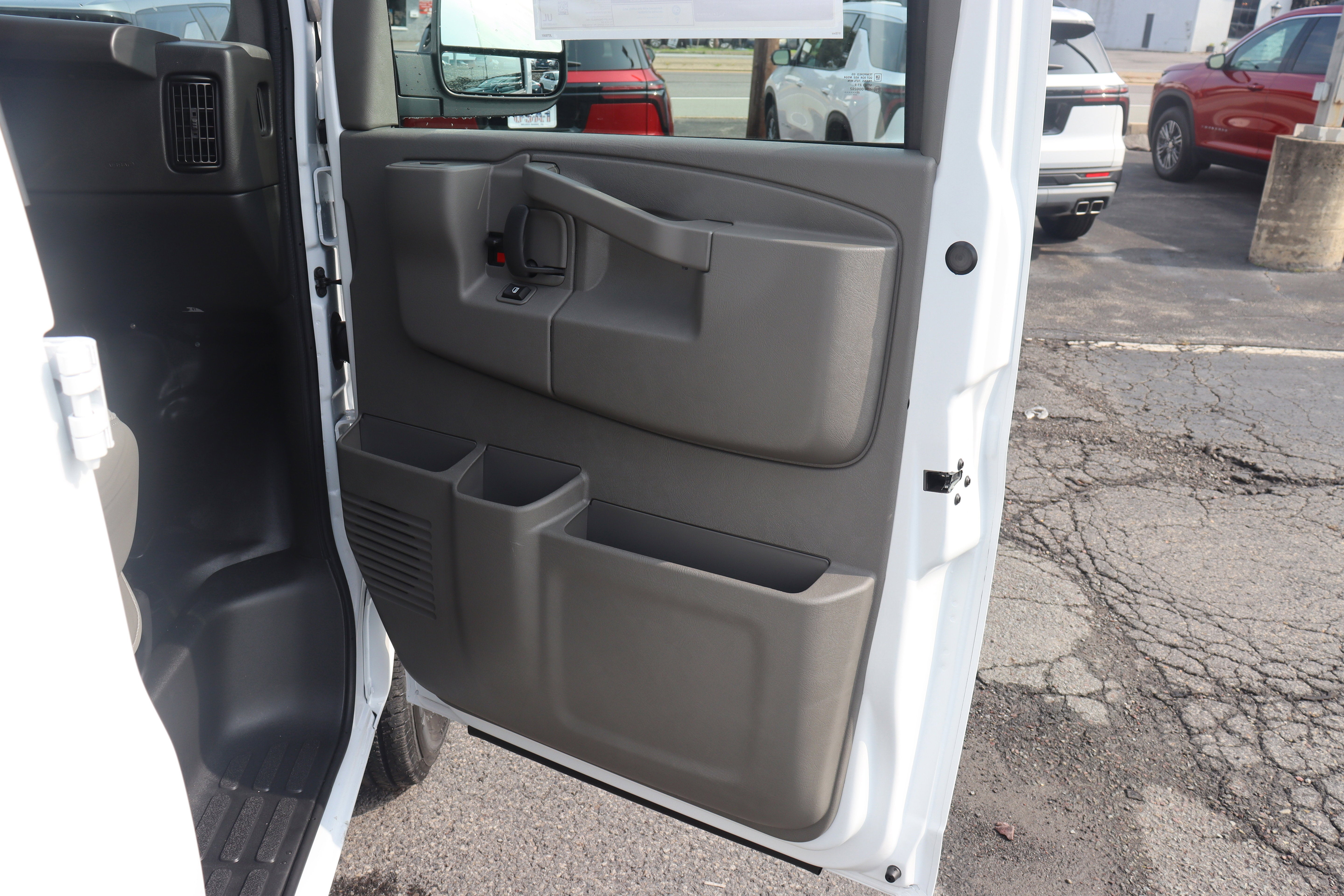 2025 Chevrolet Express Cargo 3500 WT