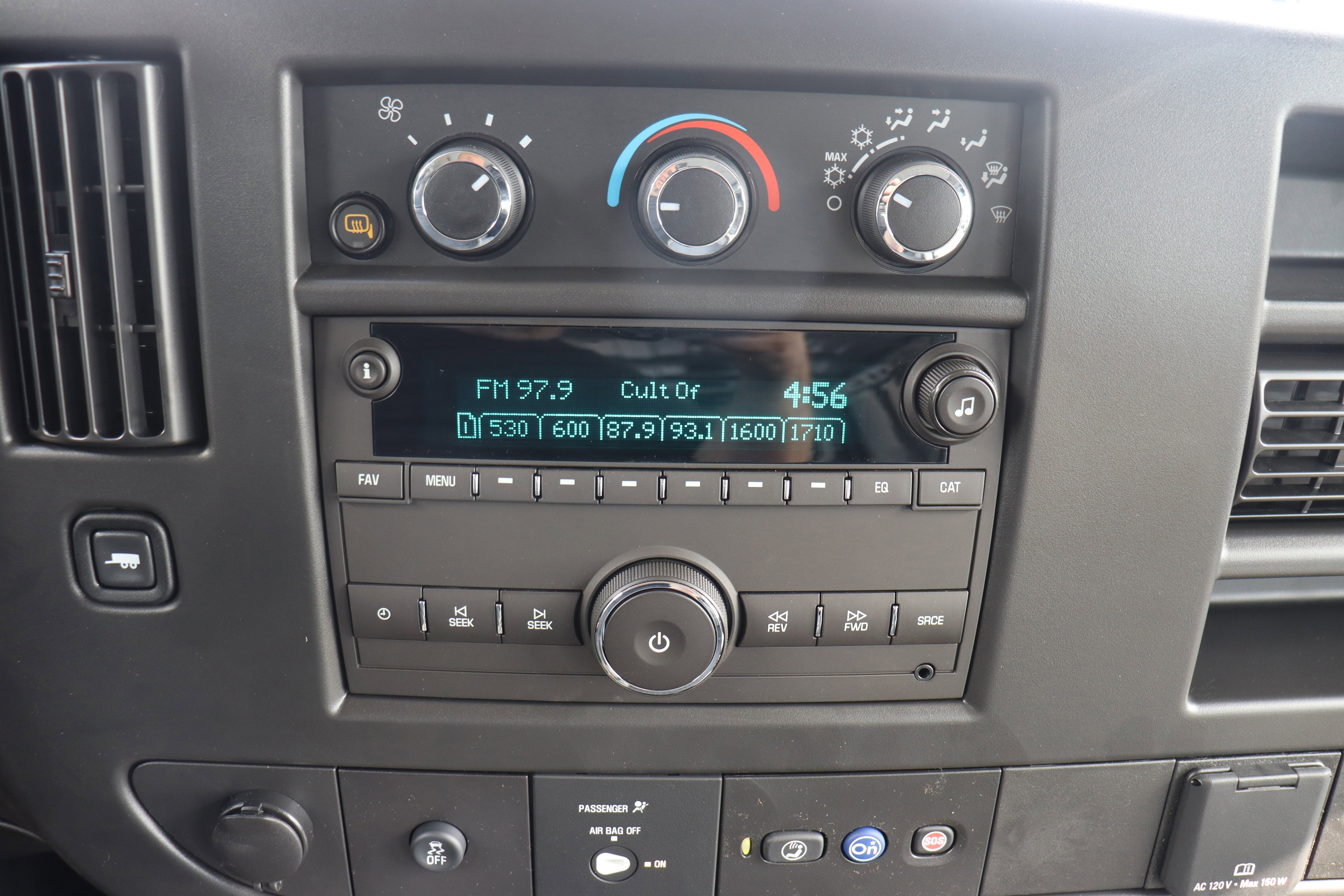 2025 Chevrolet Express Cargo 3500 WT