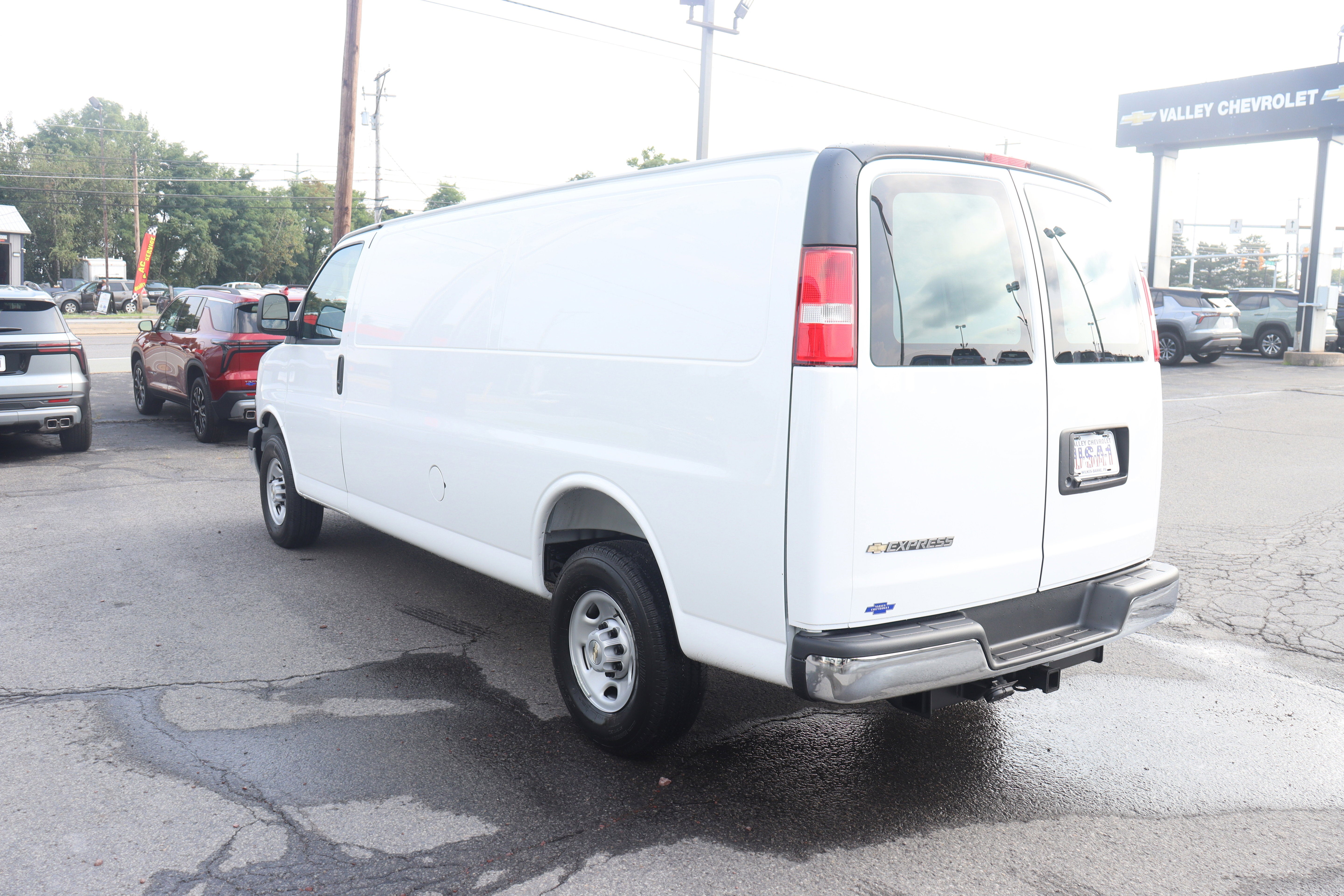 2025 Chevrolet Express Cargo 3500 WT