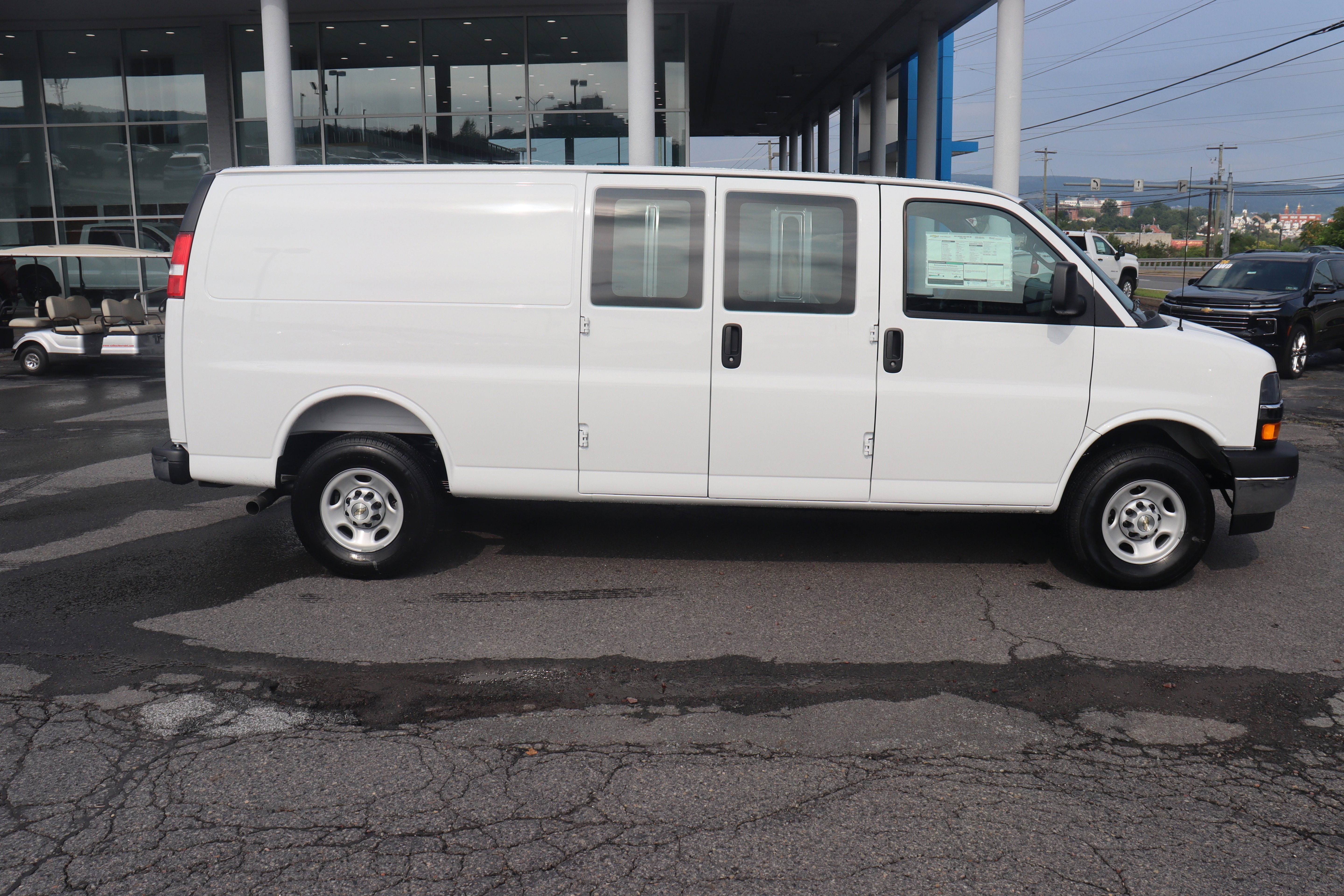 2025 Chevrolet Express Cargo 3500 WT