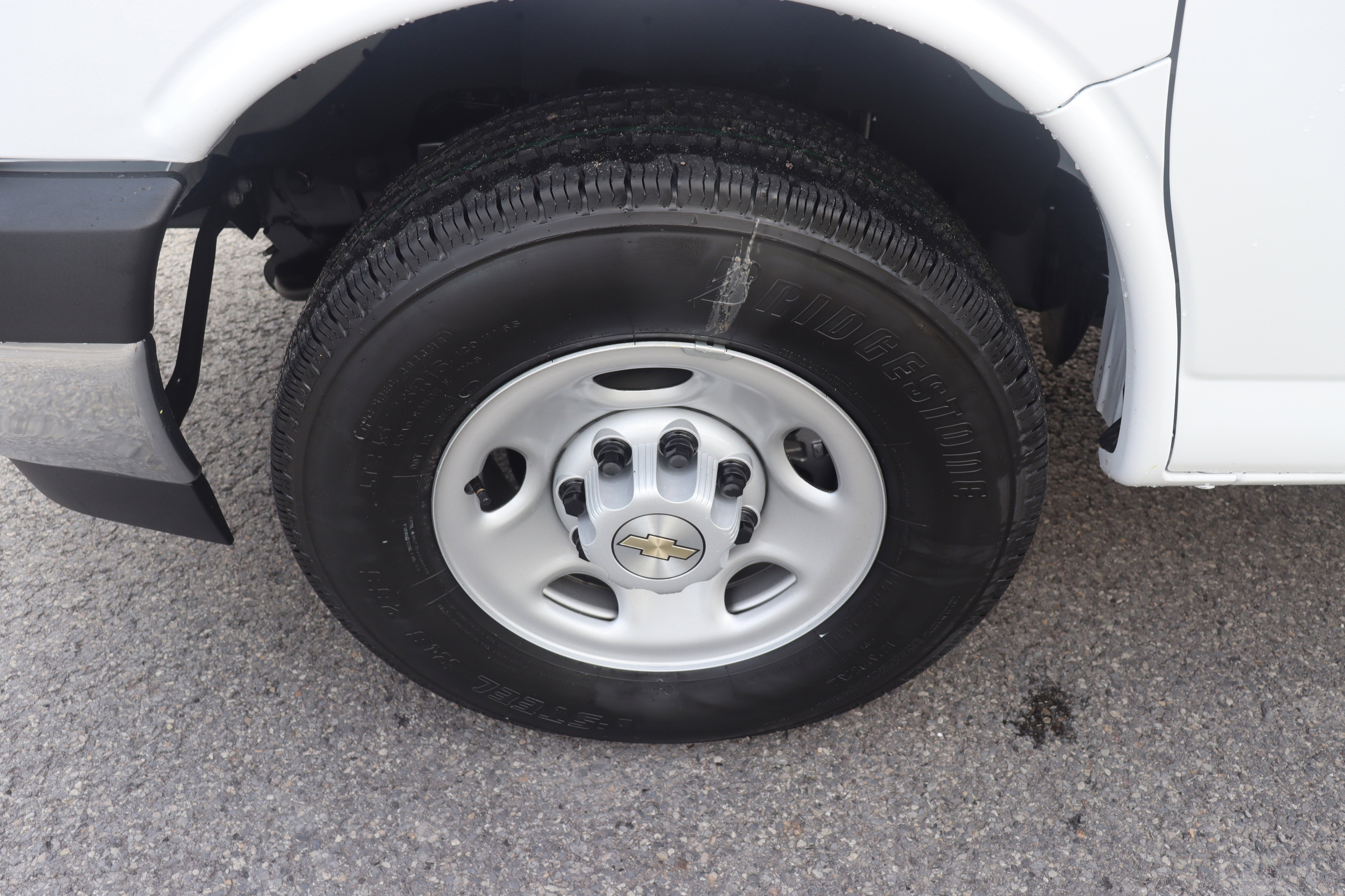 2025 Chevrolet Express Cargo 3500 WT