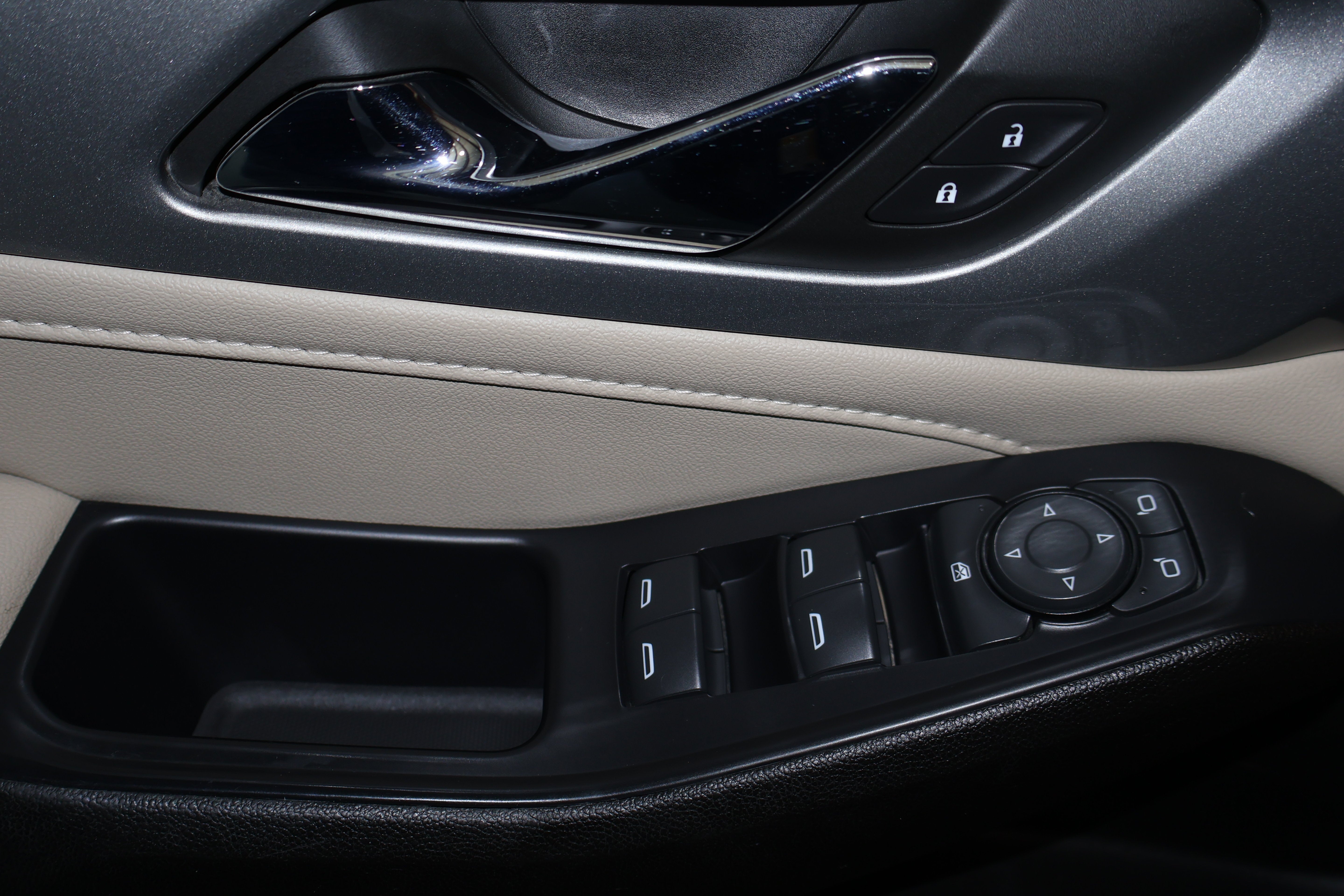 2022 Chevrolet Traverse LS - Photo 14