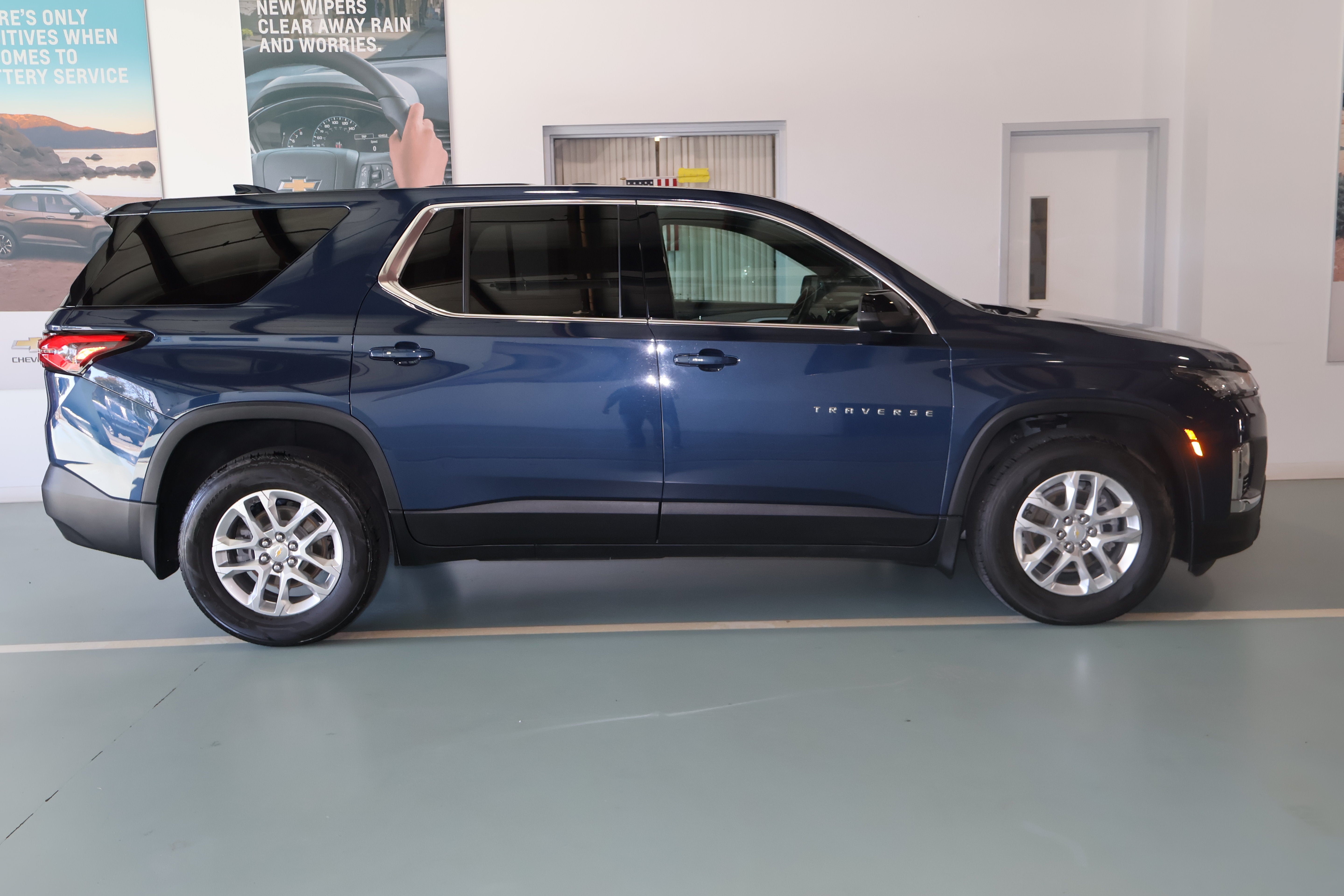 2022 Chevrolet Traverse LS - Photo 6
