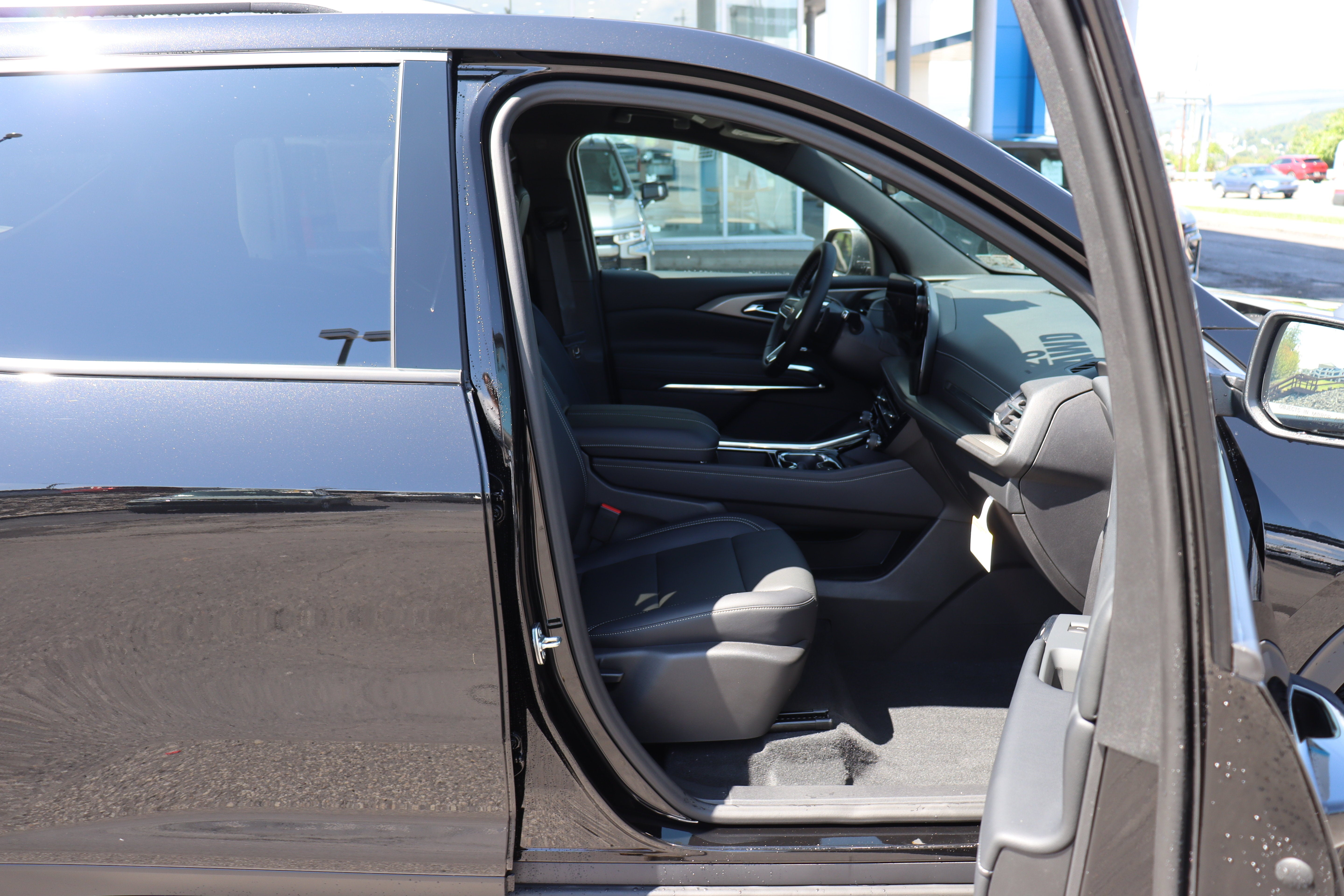 2027 Chevrolet Traverse LT - Photo 16