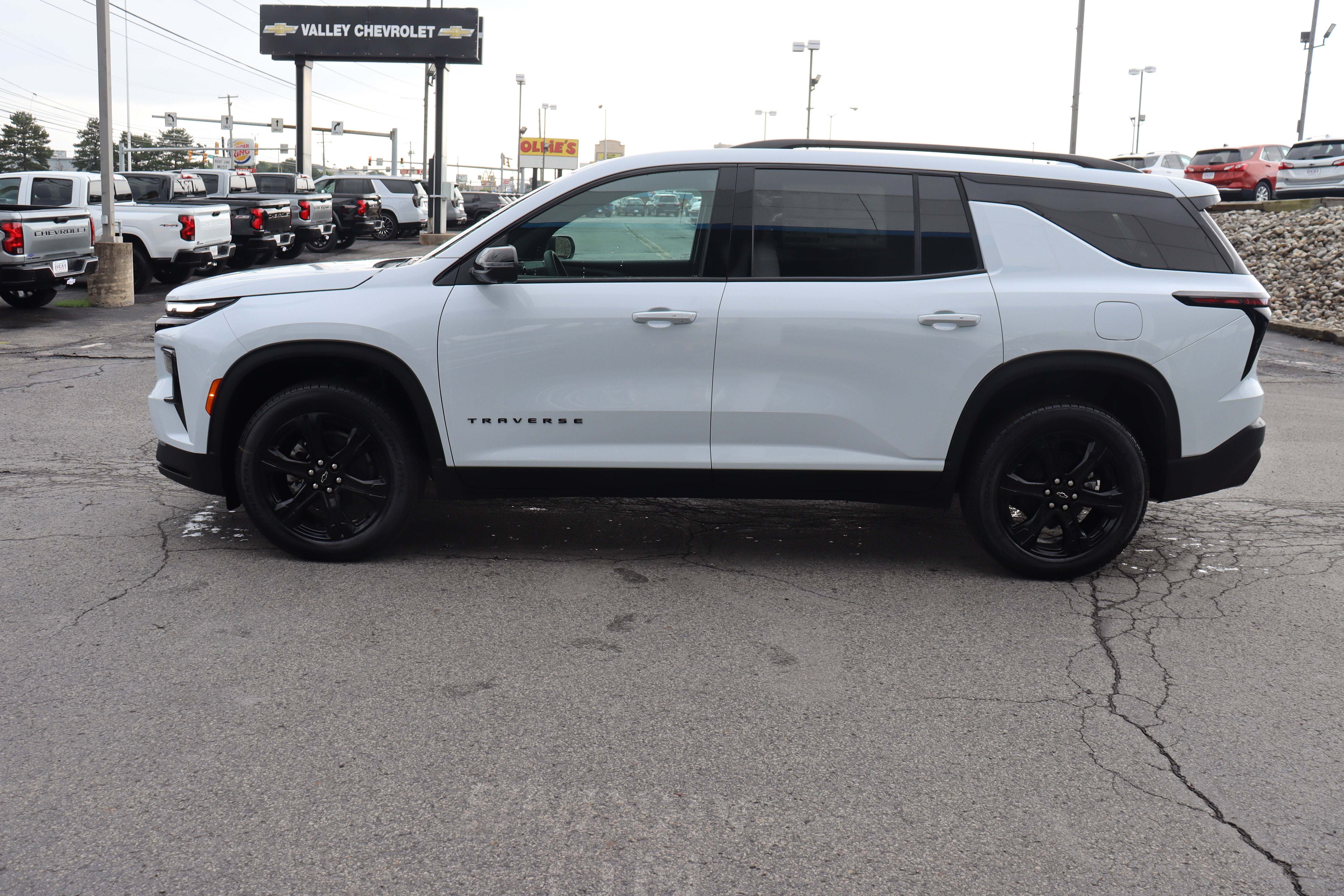 2027 Chevrolet Traverse LT