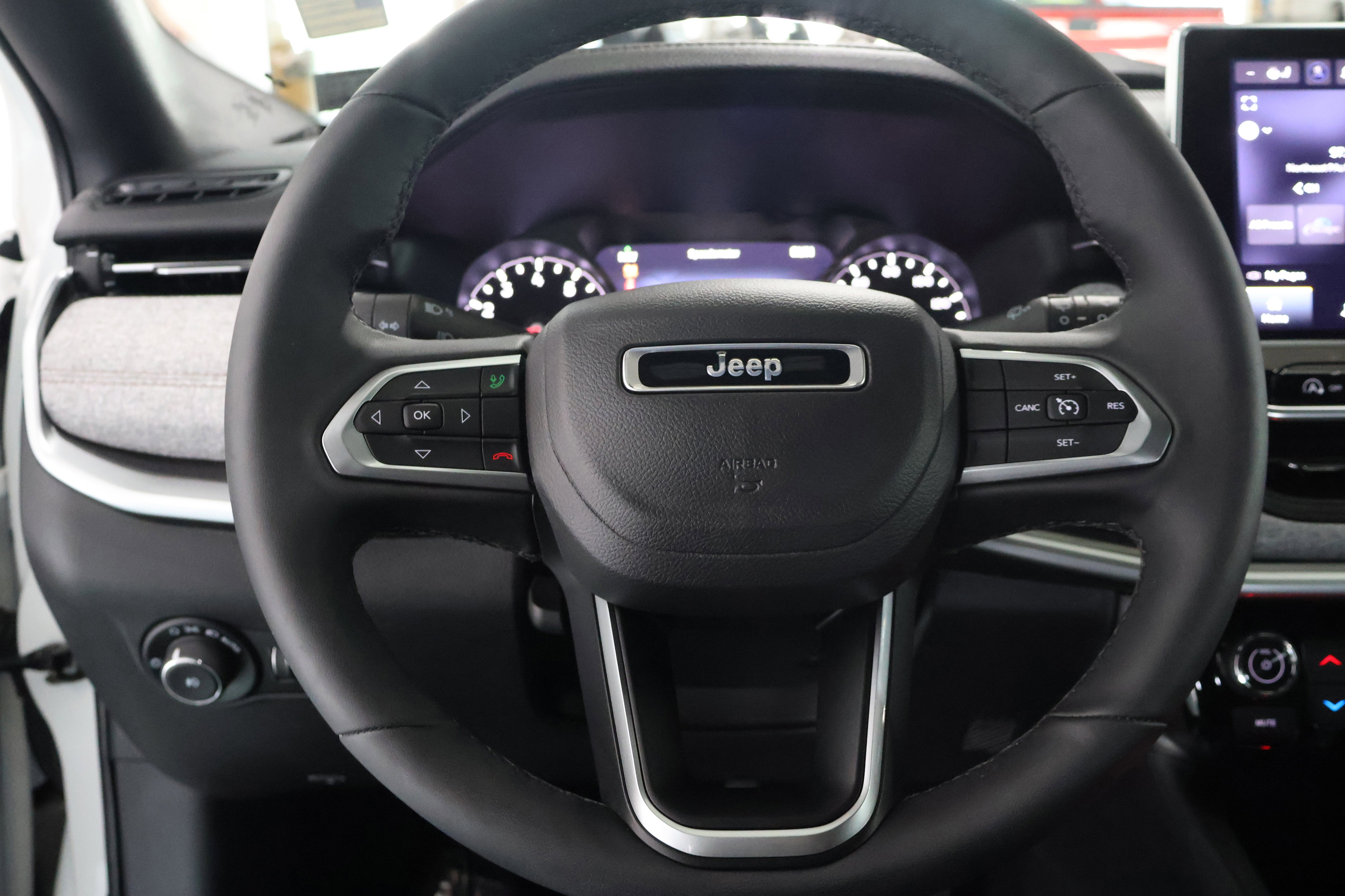2024 Jeep Compass Latitude Lux FWD