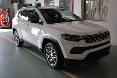 2024 Jeep Compass Latitude Lux FWD