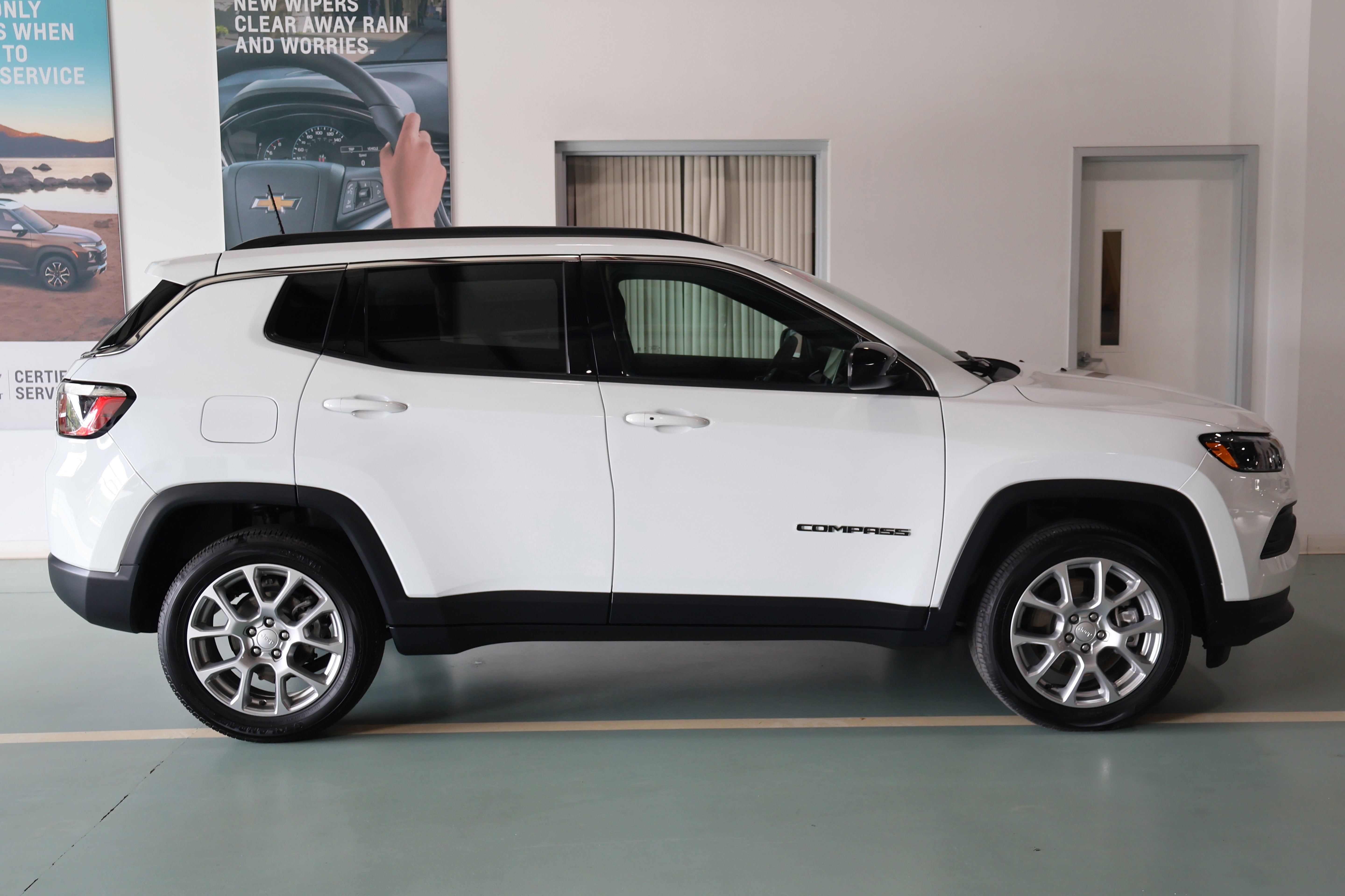 2024 Jeep Compass Latitude Lux FWD