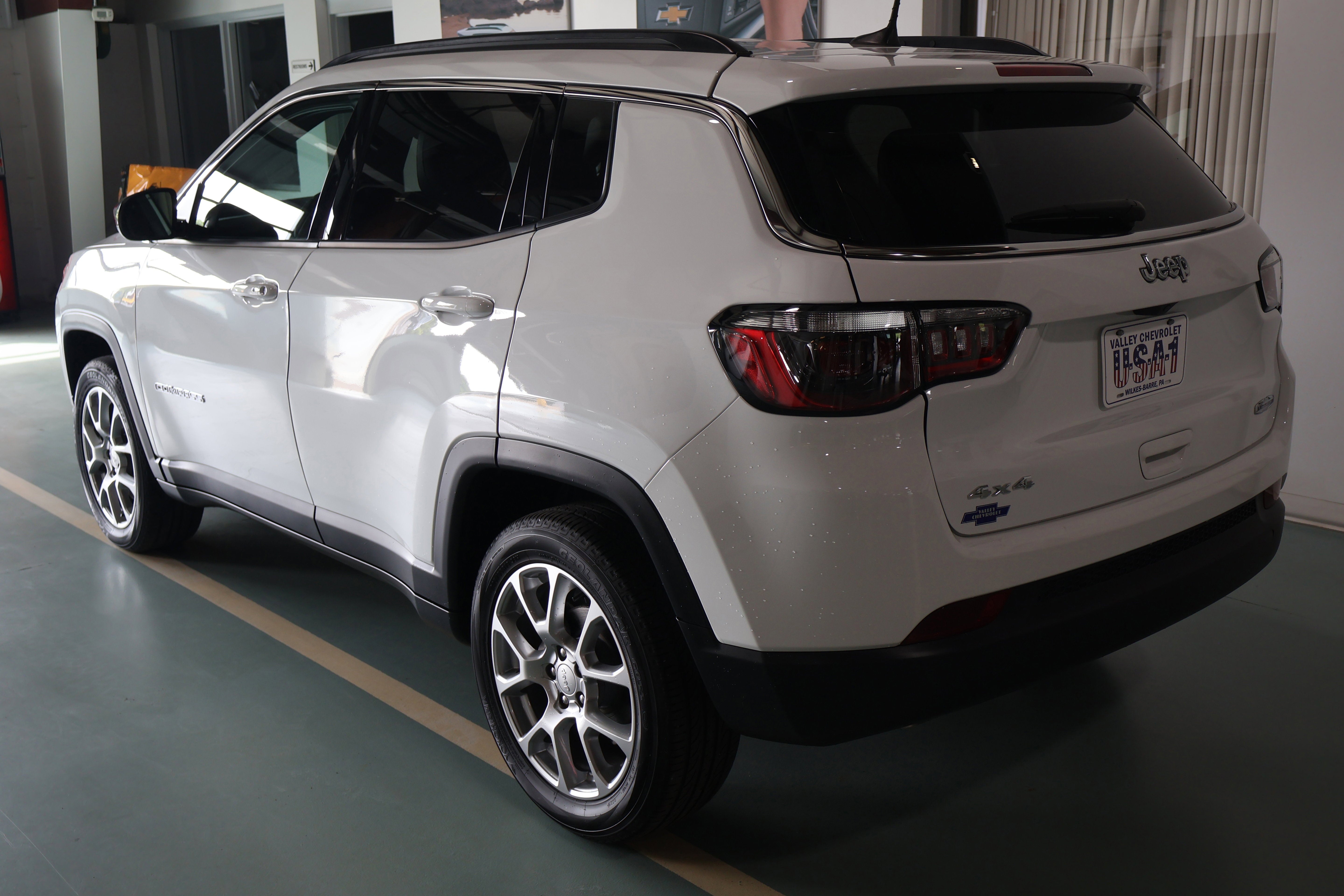 2024 Jeep Compass Latitude Lux FWD