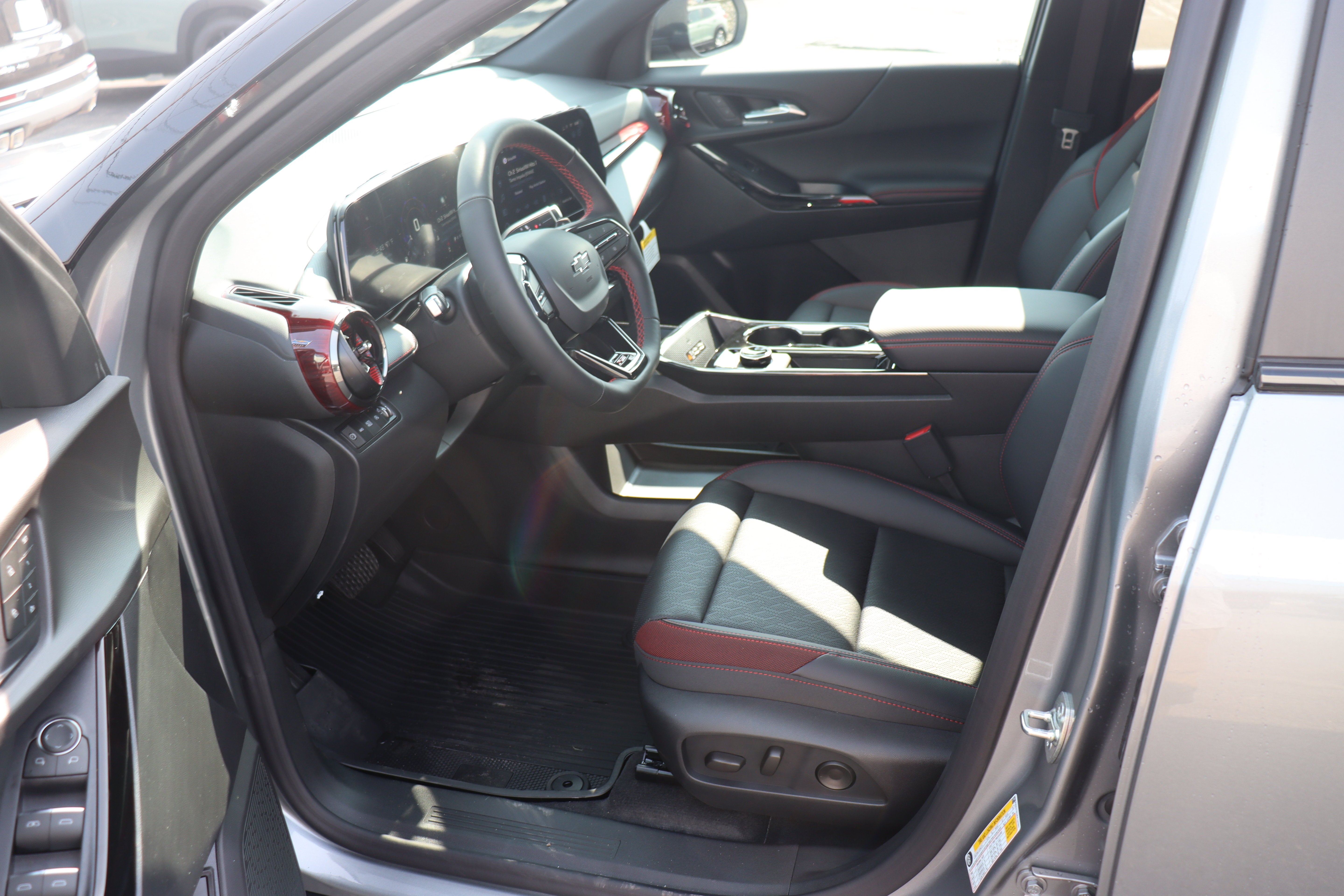 2027 Chevrolet Equinox RS - Photo 11