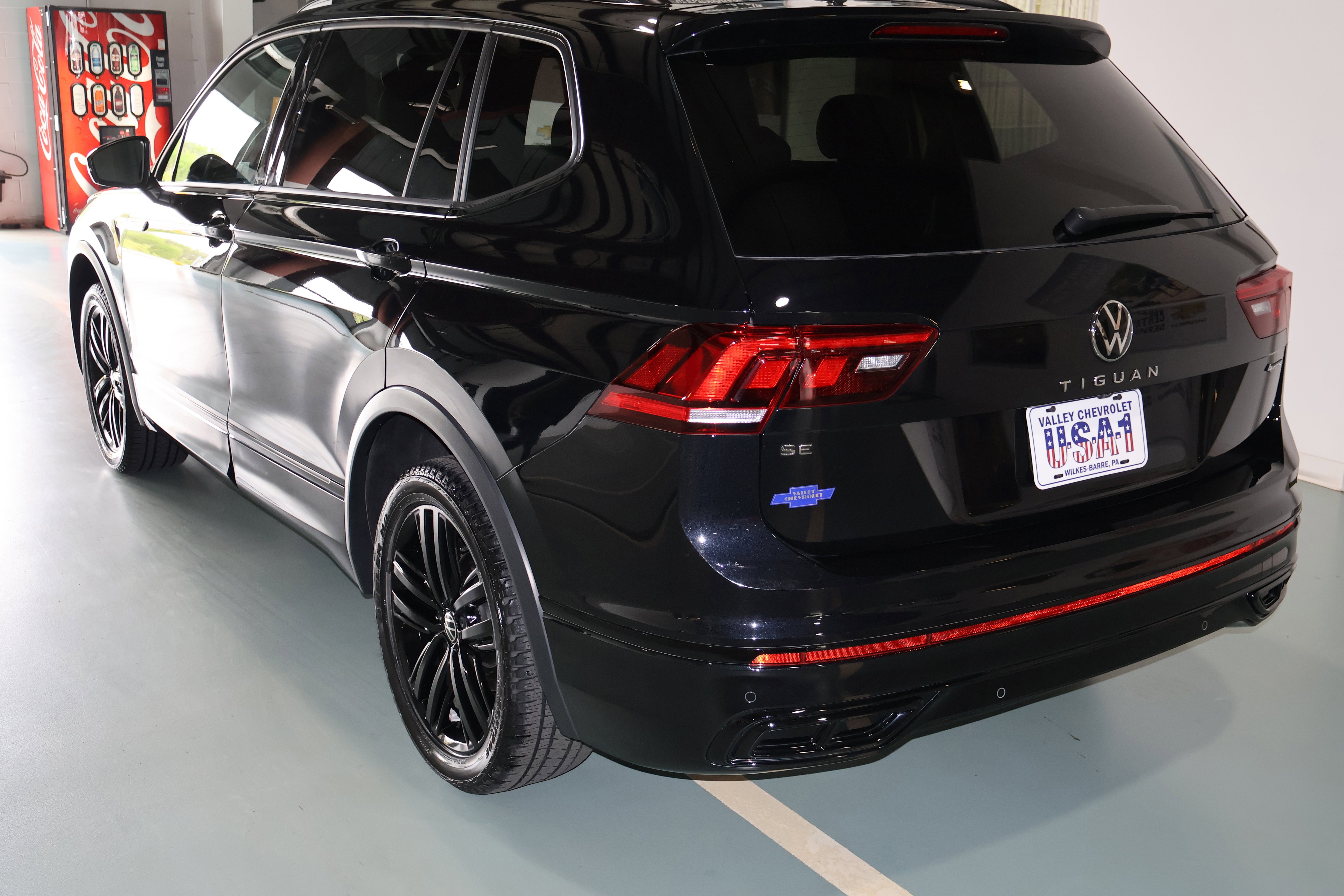 2022 Volkswagen Tiguan SE R-Line Black