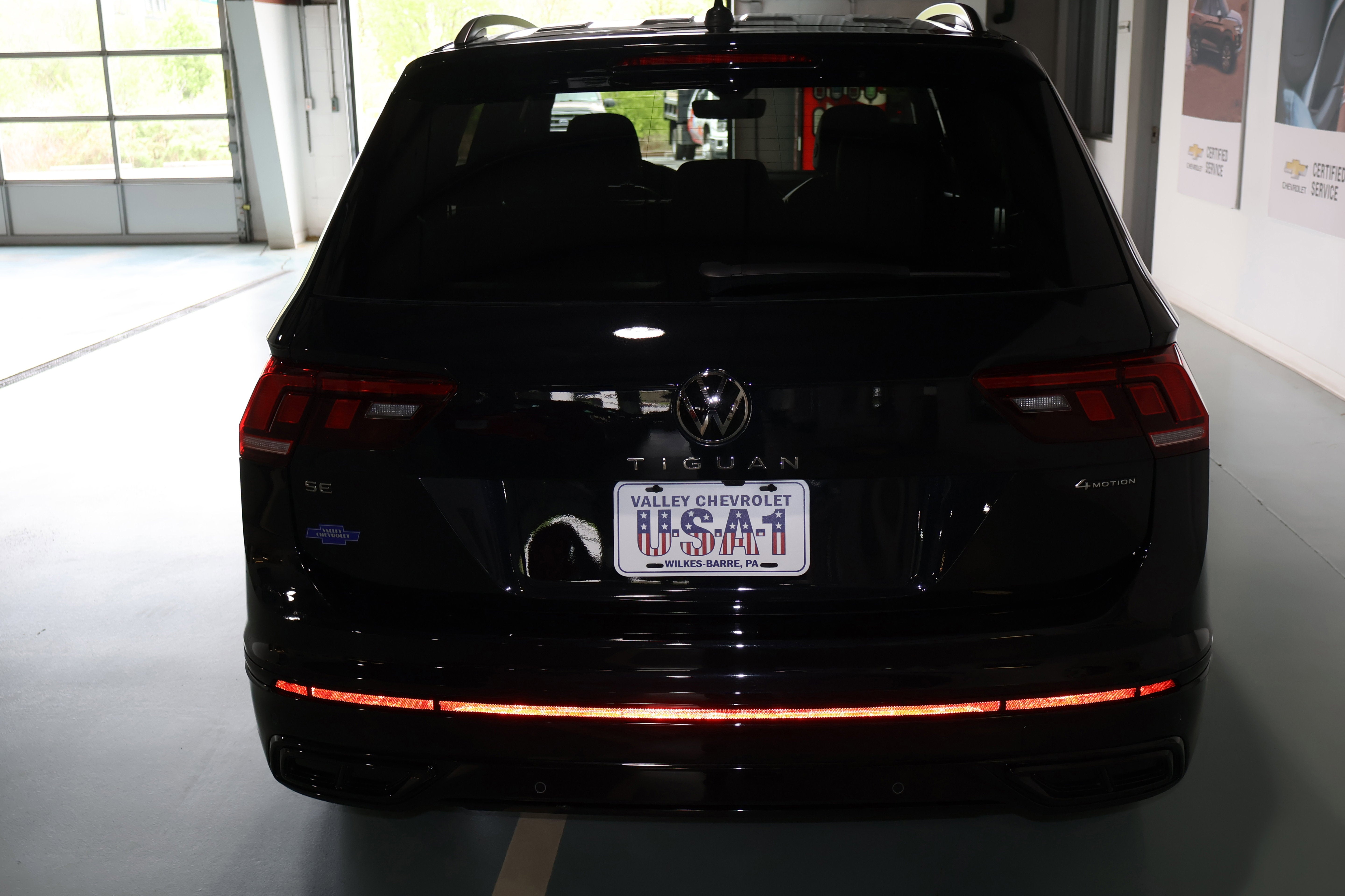 2022 Volkswagen Tiguan SE R-Line Black