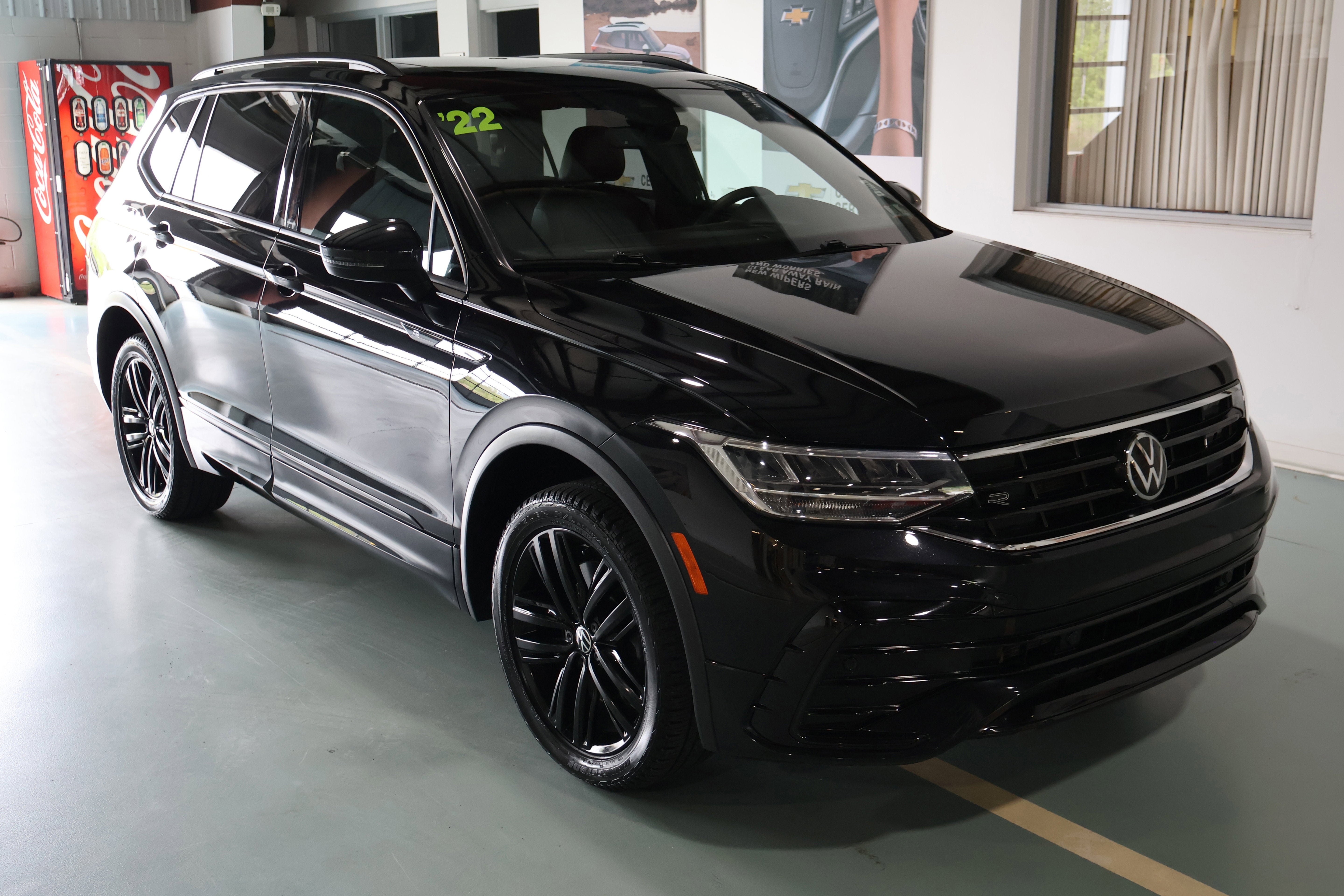 2022 Volkswagen Tiguan SE R-Line Black